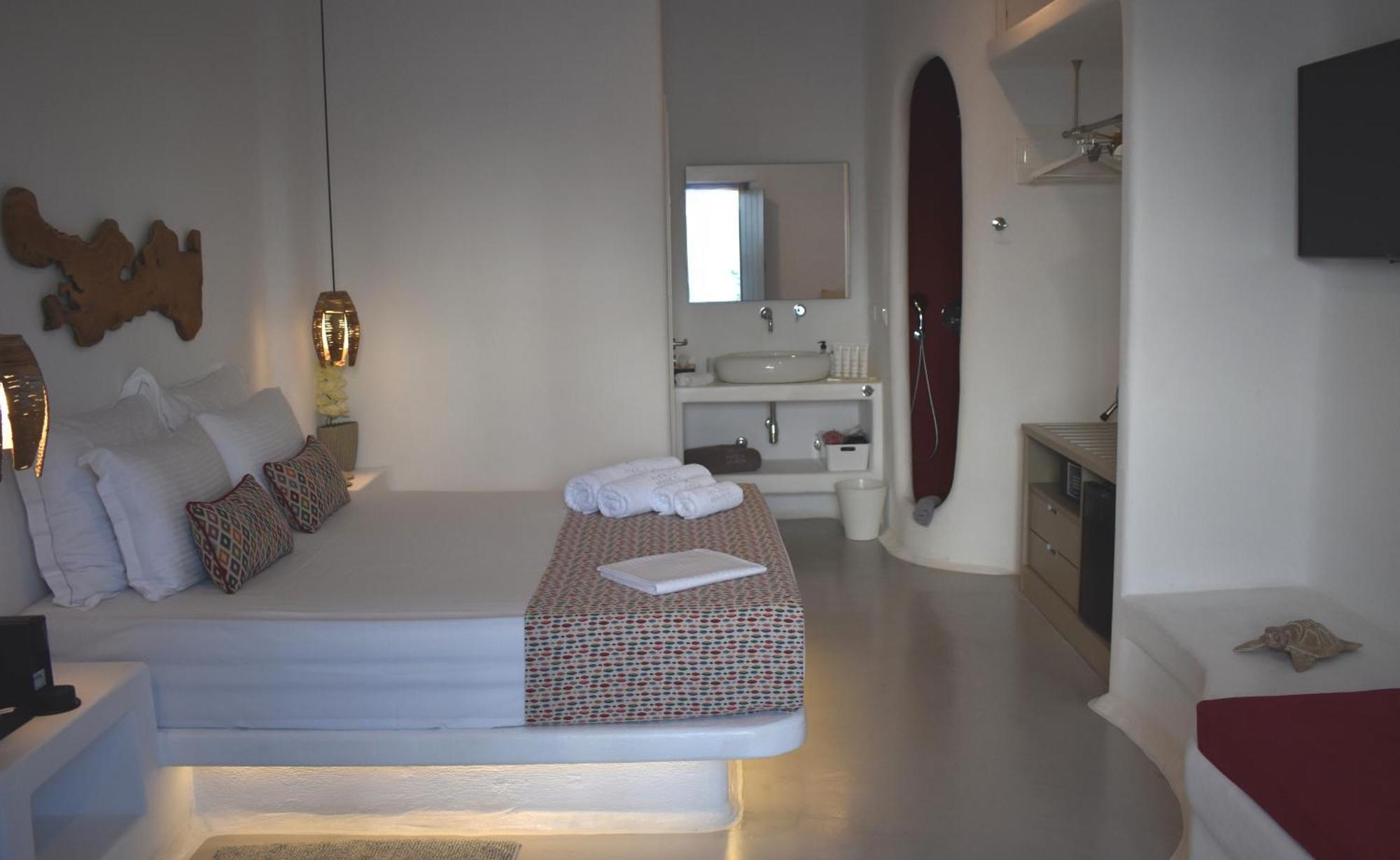 Angels Pillow Luxury Boutique Residence - Adults Only Náousa Kamer foto