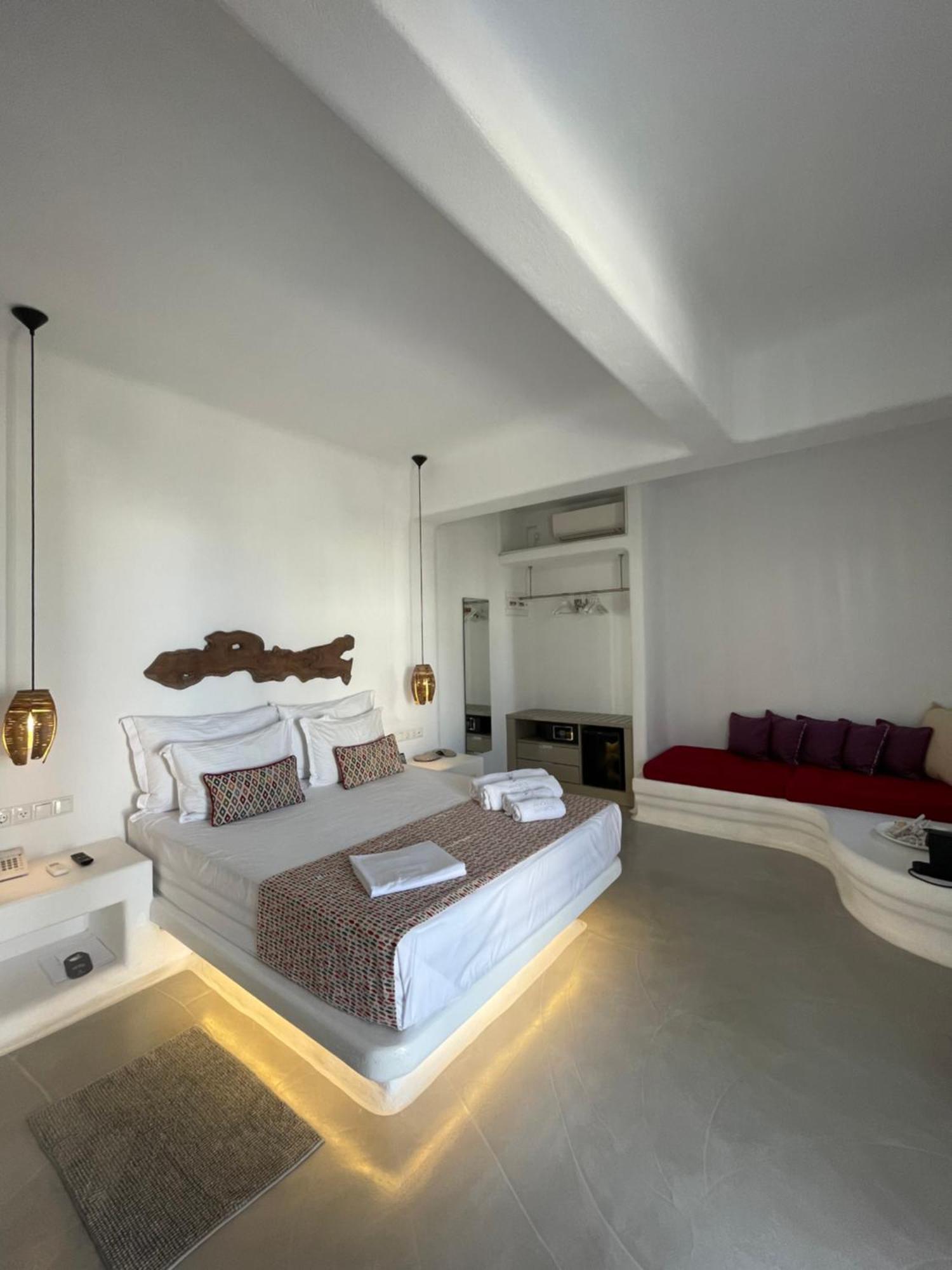 Angels Pillow Luxury Boutique Residence - Adults Only Náousa Kamer foto