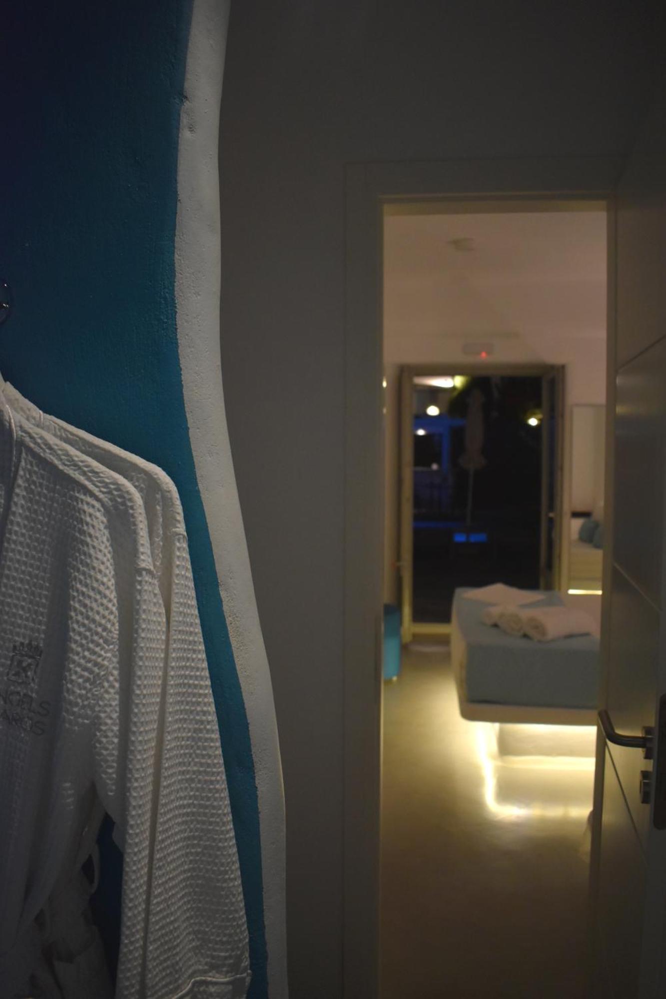 Angels Pillow Luxury Boutique Residence - Adults Only Náousa Kamer foto